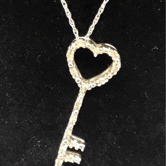 Source Unknown Jewelry - Women’s 10K White Gold Necklace And Key Pendant With Diamonds
